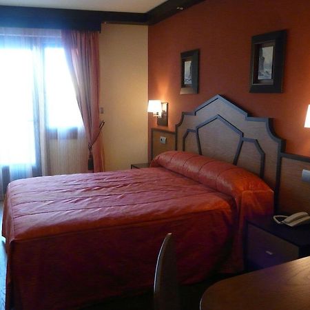 Hotel Tio Manolo De โนยา ภายนอก รูปภาพ